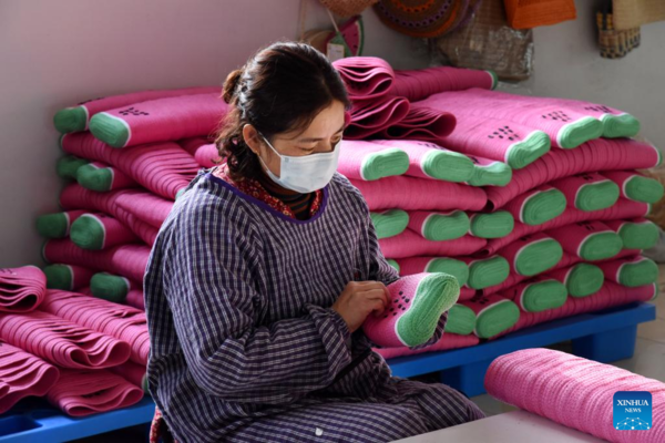 Straw Weaving Enterprises Offer Job Opportunities in East China's Shandong