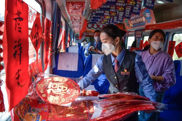 InPics: New Year Fair Adds Happiness on Guizhou's 'Slow Trains'