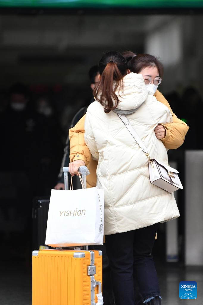 People on Their Way for Family Reunions During Spring Festival Travel Rush