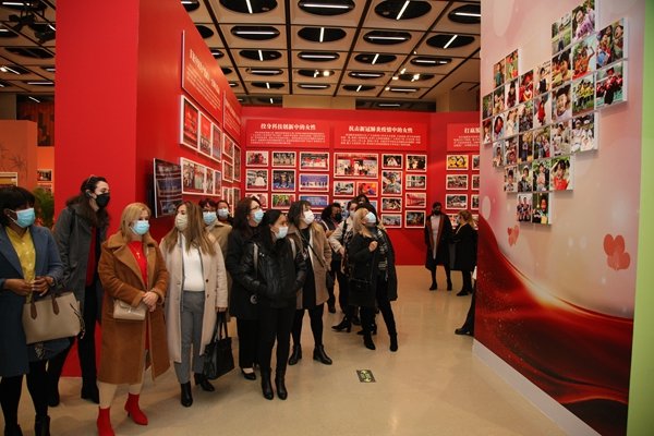 Women Diplomats from Cuban Embassy Visit Exhibition Highlighting Chinese Women and Children's Development in the New Era