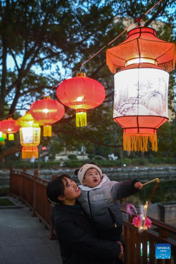 Aoshan Lantern Festival Kicks off in E China's Zhejiang