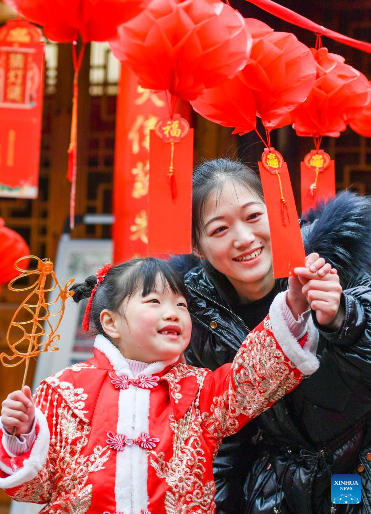 Various Folk Cultural Activities Held to Welcome Upcoming Lantern Festival in China