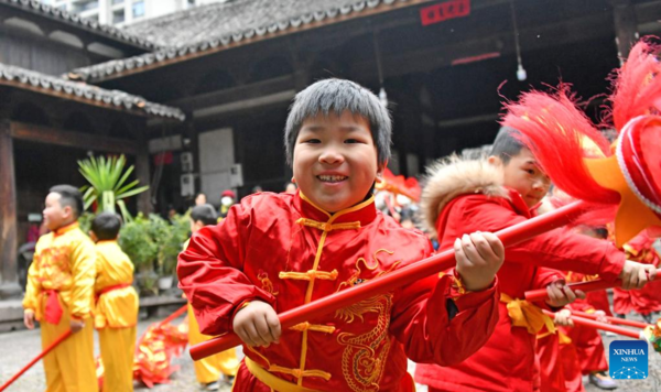 Various Folk Cultural Activities Held to Welcome Upcoming Lantern Festival in China