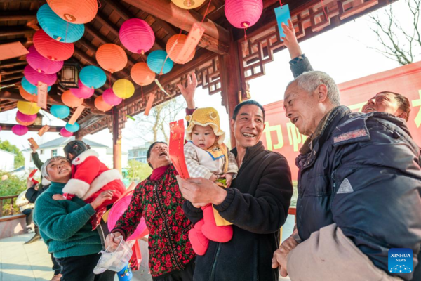 Various Folk Cultural Activities Held to Welcome Upcoming Lantern Festival in China