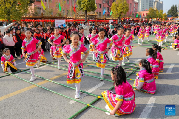 Various Folk Cultural Activities Held to Celebrate Lantern Festival in China