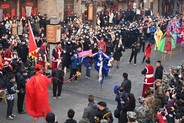 Temple Fair Held to Honor Folk Tradition