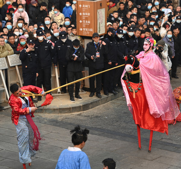 Temple Fair Held to Honor Folk Tradition