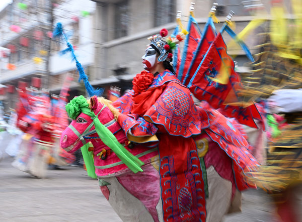 Temple Fair Held to Honor Folk Tradition