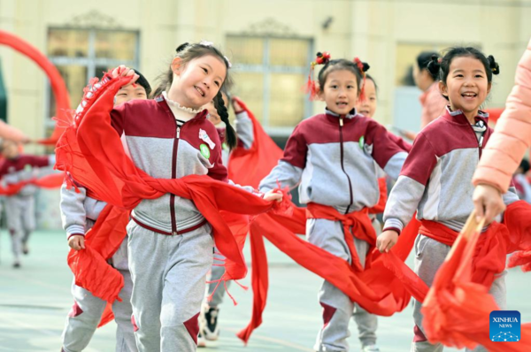 People Greet Longtaitou Day Across China