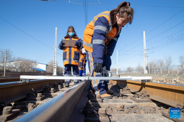 Women Workers in NE China Play Active Role in Various Workplaces