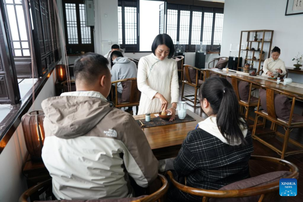 Innovative Tea-Making Skills, Ways of Drinking Tea Grow Popular in East China's Anhui