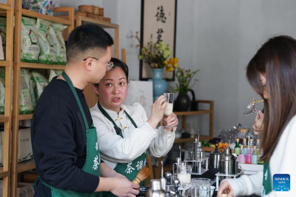 Innovative Tea-Making Skills, Ways of Drinking Tea Grow Popular in East China's Anhui