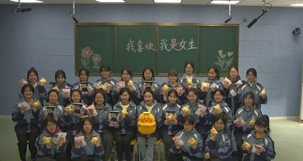 Winter Olympic Gold Medalist Visits Spring Bud Girls in Jiangxi