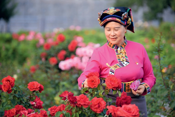 'Rose Sister' Leads Villagers to Prosperity