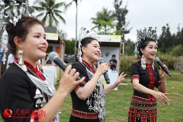 Cultures of Local Ethnic Groups in China's Hainan Displayed at Boao Forum for Asia