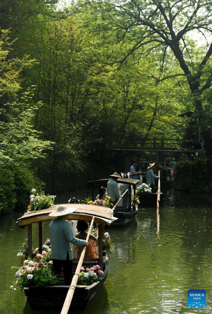 Hanfu Lovers Gather in Xixi Wetland in Hangzhou to Celebrate Coming of Spring