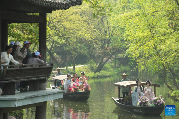 Hanfu Lovers Gather in Xixi Wetland in Hangzhou to Celebrate Coming of Spring