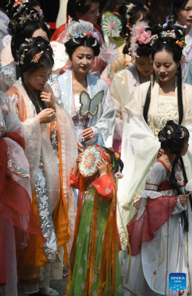 Hanfu Lovers Gather in Xixi Wetland in Hangzhou to Celebrate Coming of Spring