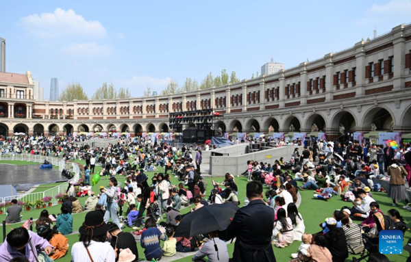 Blossoms of Chinese Flowering Crabapple Boost Tourism in N China's Tianjin