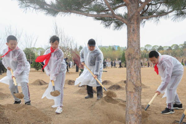 Xi Plants Trees in Beijing, Urging More Afforestation Efforts for Green Development, Building Beautiful China