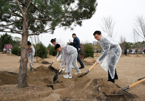 Xi Plants Trees in Beijing, Urging More Afforestation Efforts for Green Development, Building Beautiful China