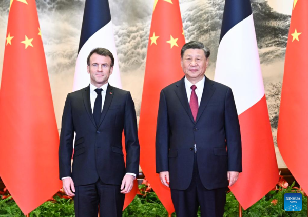 Xi Holds Talks with French President