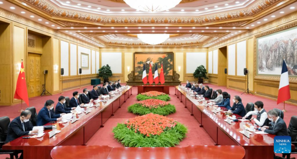 Xi Holds Talks with French President