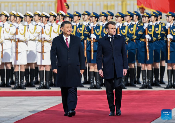 Xi Holds Talks with French President