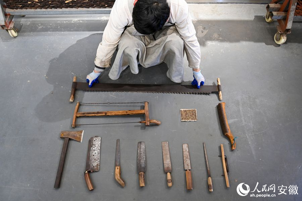 Small Town in E China's Anhui Famous for Millennium-Old Craft of Making Handmade Wooden Combs