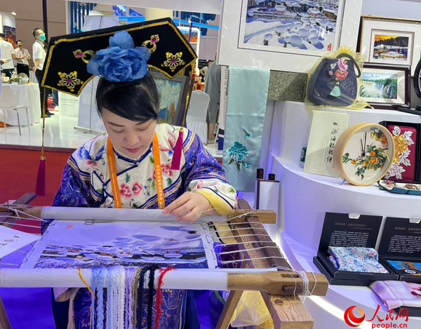 Time-Honored Brands Attract Visitors at Third China International Consumer Products Expo