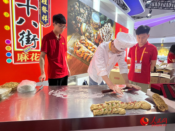 Time-Honored Brands Attract Visitors at Third China International Consumer Products Expo