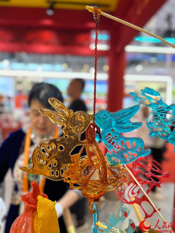 Time-Honored Brands Attract Visitors at Third China International Consumer Products Expo