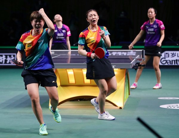 China's Chen, Wang Lift Women's Doubles Trophy at Durban Table Tennis Worlds