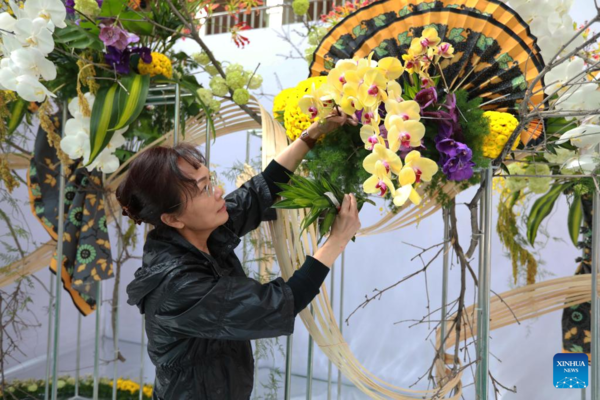 Flower Arrangement Artworks Presented in Shenyang, NE China
