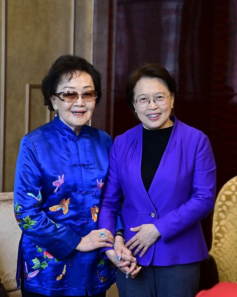 Huang Meets Jinguo Committee Delegation