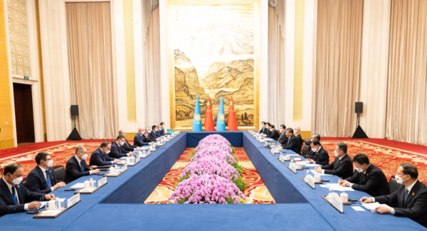 Xi Holds Talks with Kazakh President