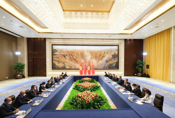 Chinese, Kyrgyz Presidents Hold Talks, Elevate Bilateral Relationship