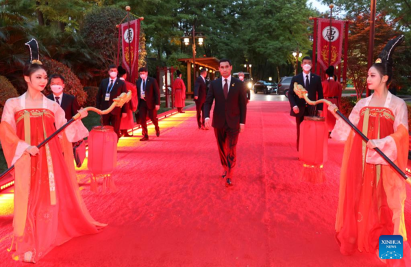 Central Asian Leaders Attend Welcome Ceremony