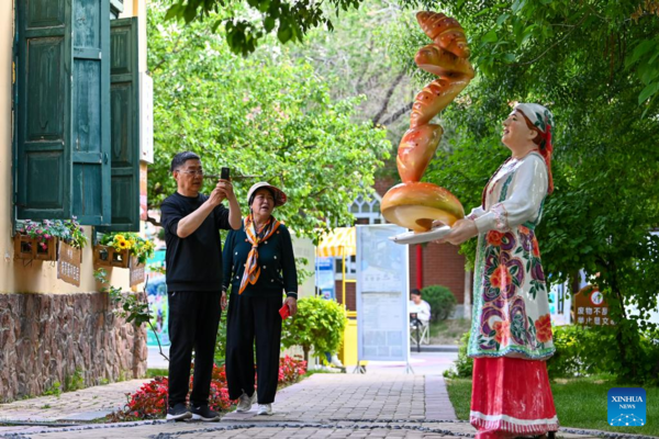 Historical Block in Xinjiang Develops into Tourist Attraction