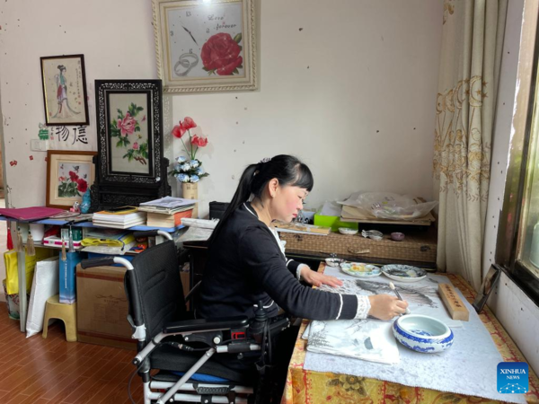Profile: Wheelchair-Bound Painter Empowers Paralyzed Peers Through Art