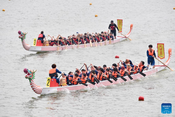 Teams from Both Sides of Taiwan Strait Take Part in Dragon Boat Race in Xiamen, SE China