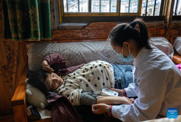 Medical Team from Guangdong Provides Home Services in Tibet