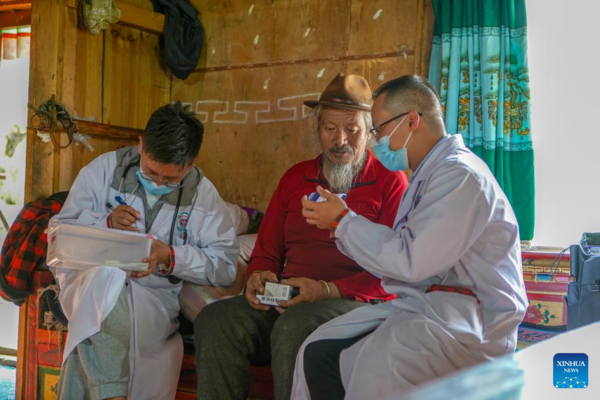 Medical Team from Guangdong Provides Home Services in Tibet