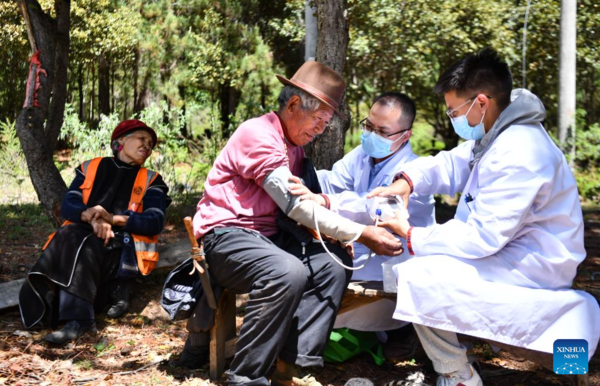 Medical Team from Guangdong Provides Home Services in Tibet