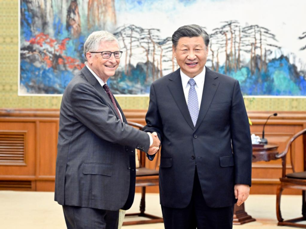 Xi Meets with Bill Gates