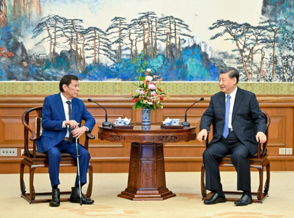 Xi Meets Former Philippine President