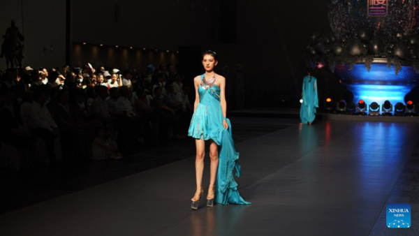 Fashion Show Held on Sidelines of Xinjiang Int'l Dance Festival