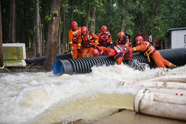 Xi Leads Way in Combating Beijing, Hebei Floods