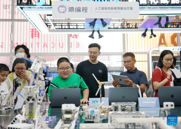 Cutting-Edge Technologies Attract Visitors at 2023 CIFTIS in Beijing