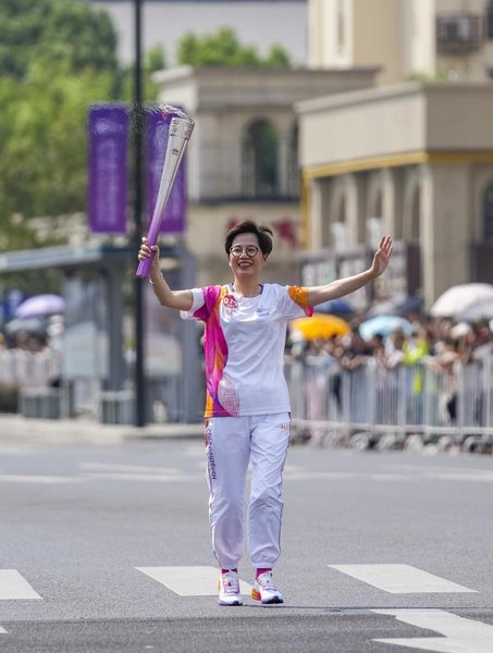 Asian Games Torch Relay Highlights Dreams in Shaoxing